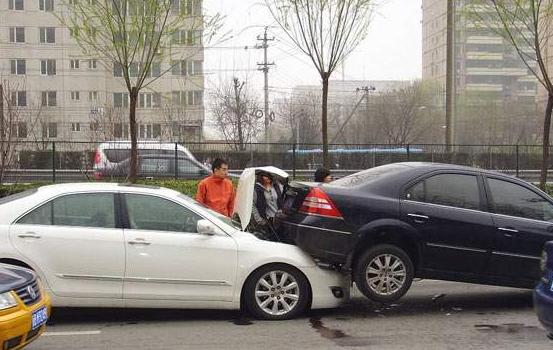 车险哪家保险公司好，要买哪些险种？交警提醒只买这4种就足够了